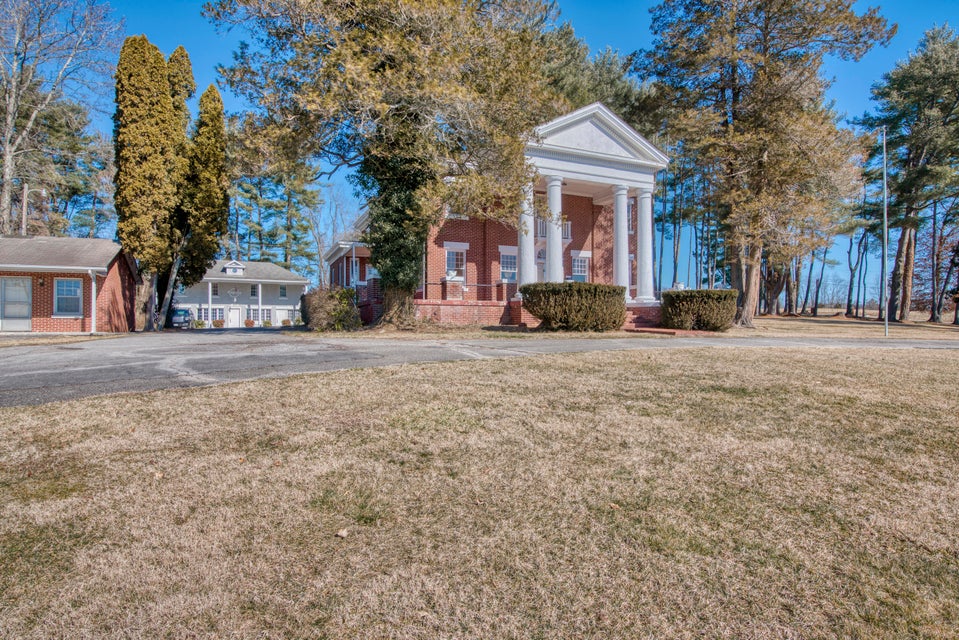 Photo #3: 2700 Lee Highway