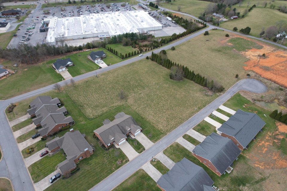 Photo #12: 023.00 Garden Meadow Drive