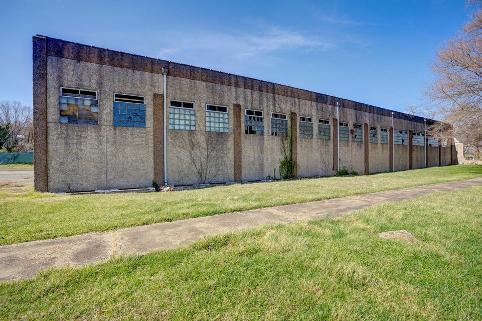 Photo #10: 301 Bernard Avenue