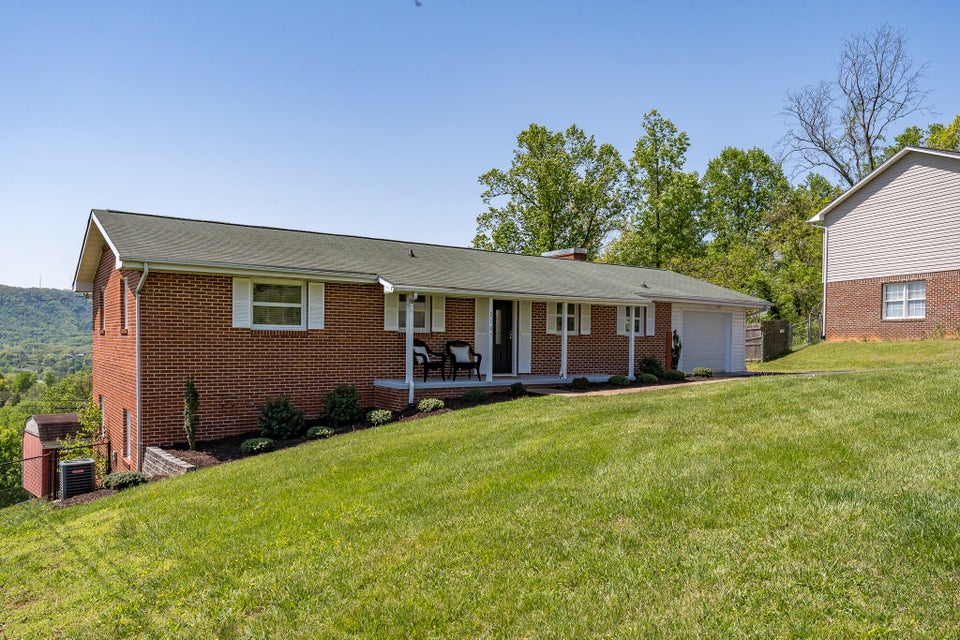 Photo #2: 2105 Hiara Drive