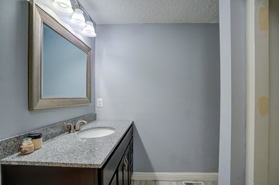 Photo #25: 638 Elm Avenue