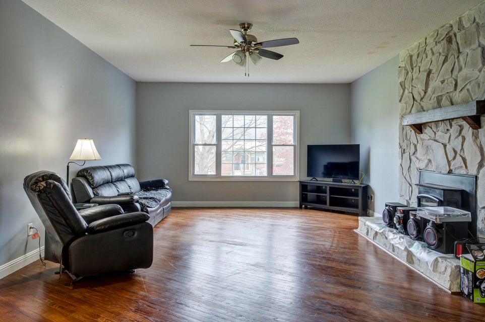 Photo #9: 638 Elm Avenue