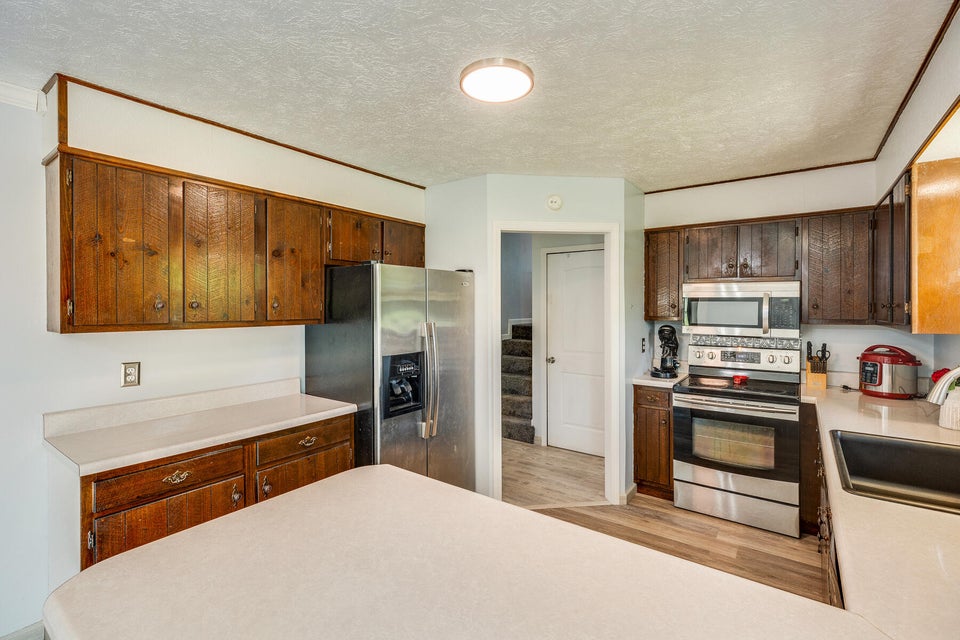 Photo #15: 812 Redwood Drive