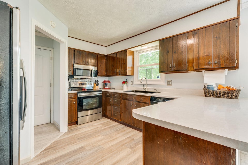 Photo #16: 812 Redwood Drive