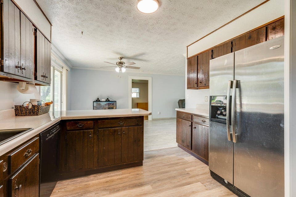 Photo #17: 812 Redwood Drive