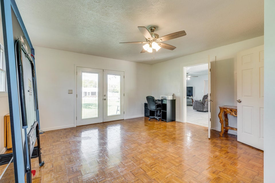 Photo #21: 812 Redwood Drive