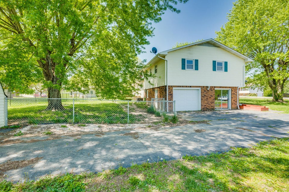 Photo #37: 812 Redwood Drive