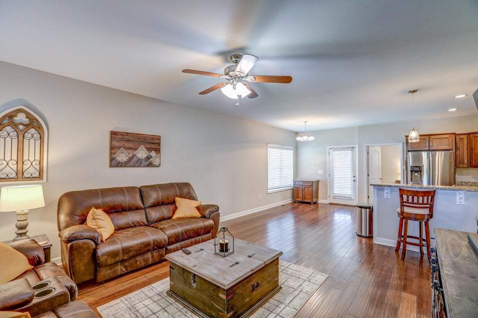 Photo #7: 924 Walker Street