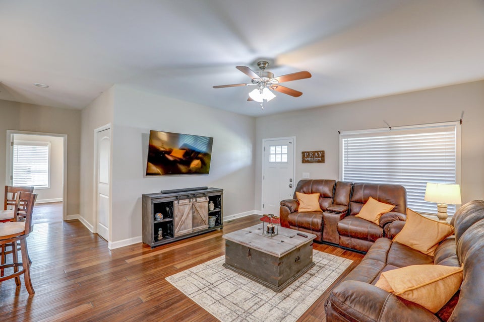 Photo #9: 924 Walker Street