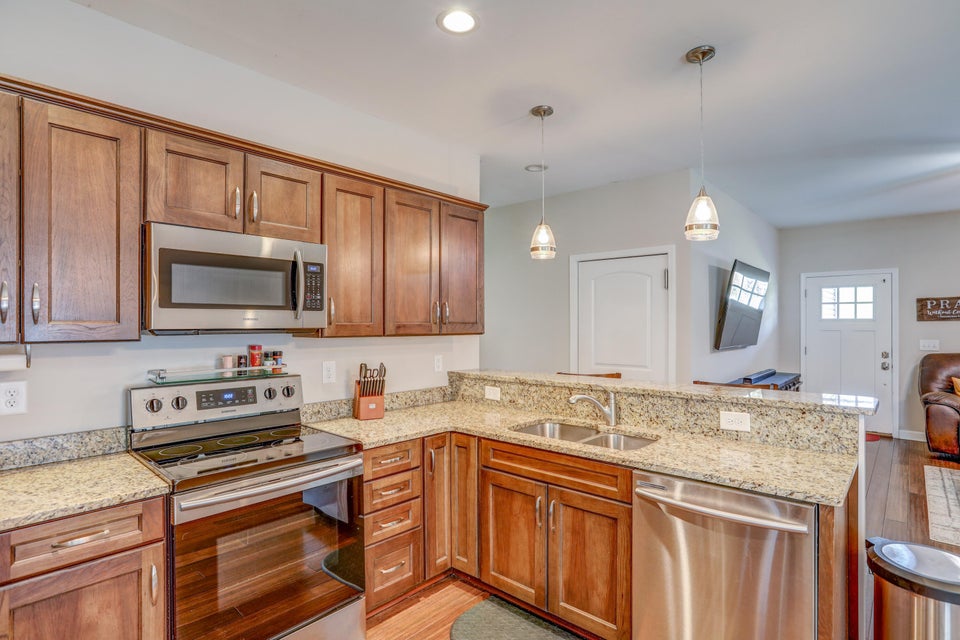 Photo #16: 924 Walker Street