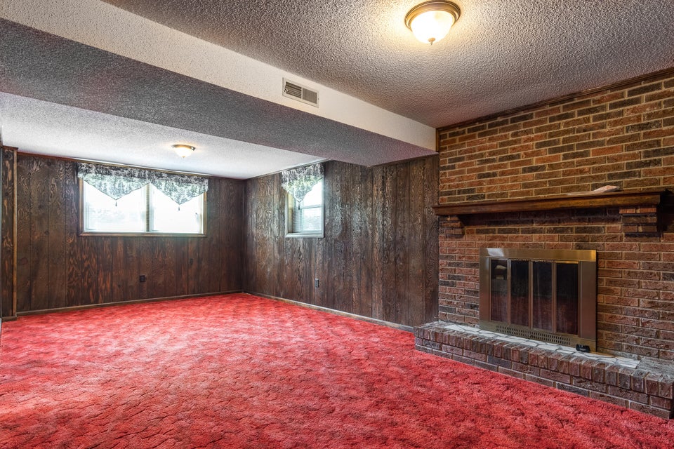 Photo #34: 477 Camelot Drive