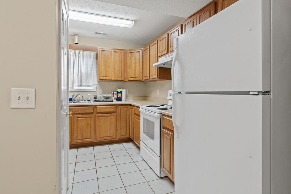 Photo #9: 2201 Cherokee Road