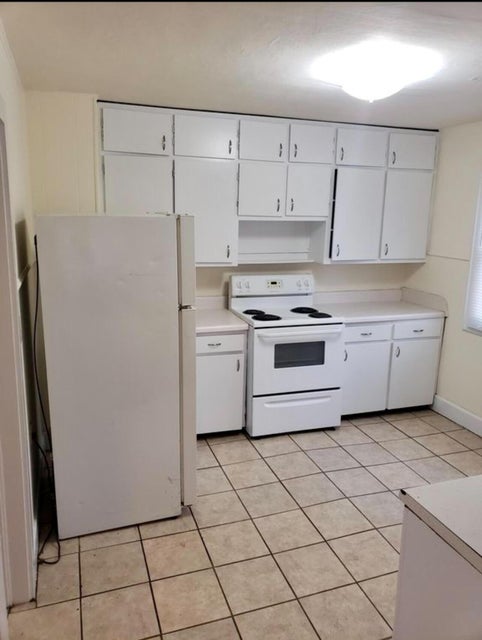 Photo #9: 307 Poplar Street