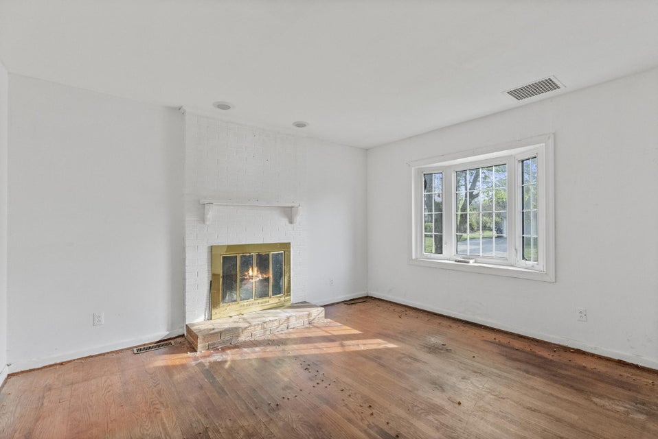 Photo #6: 710 Sevier Avenue