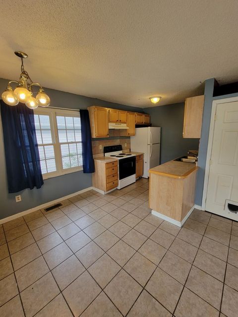 Photo #4: 1404 Fairview Avenue