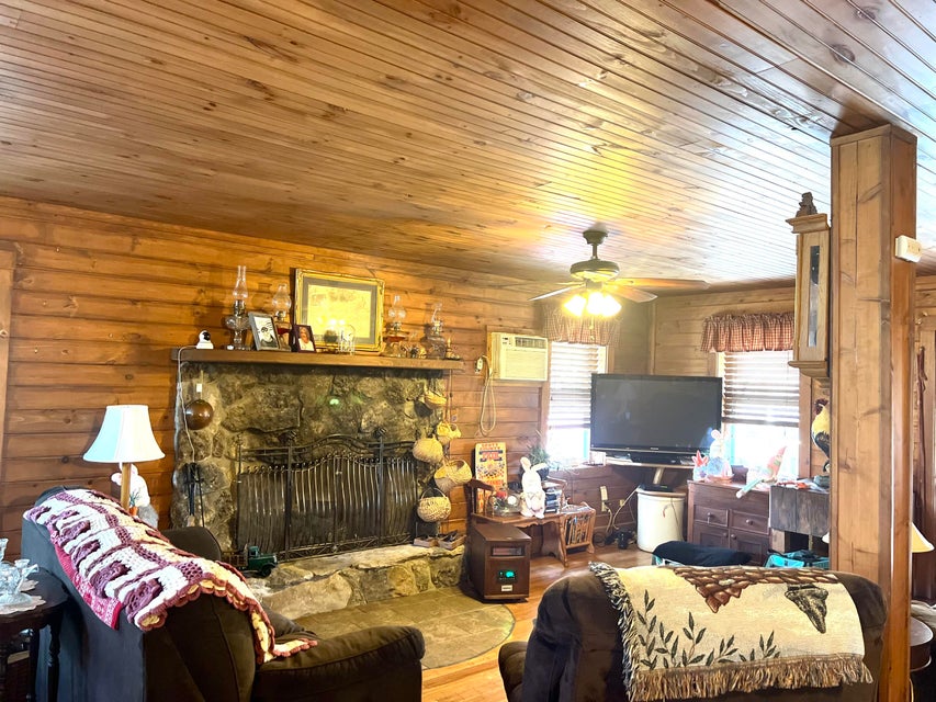 Photo #47: 1551 Big Moccasin Road