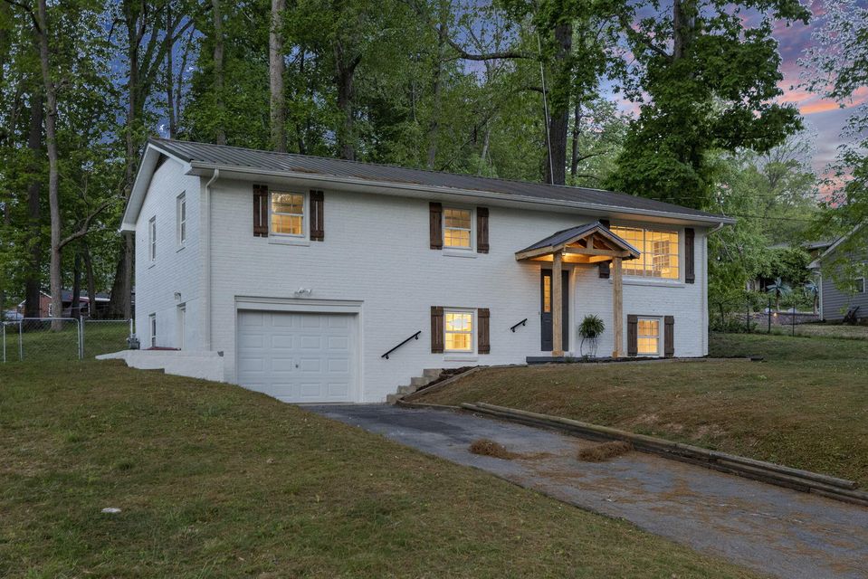 Photo #3: 4006 Englewood Boulevard