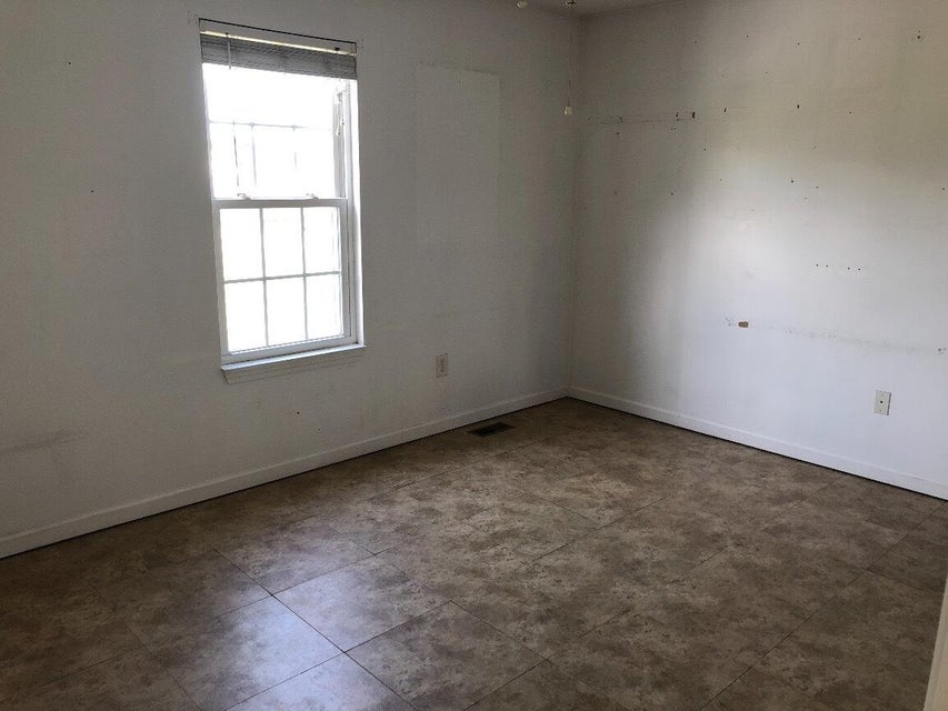 Photo #6: 407 Appian Way