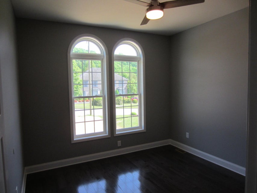 Photo #41: 104 Queensgate