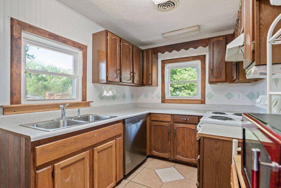Photo #13: 200 Lark Street