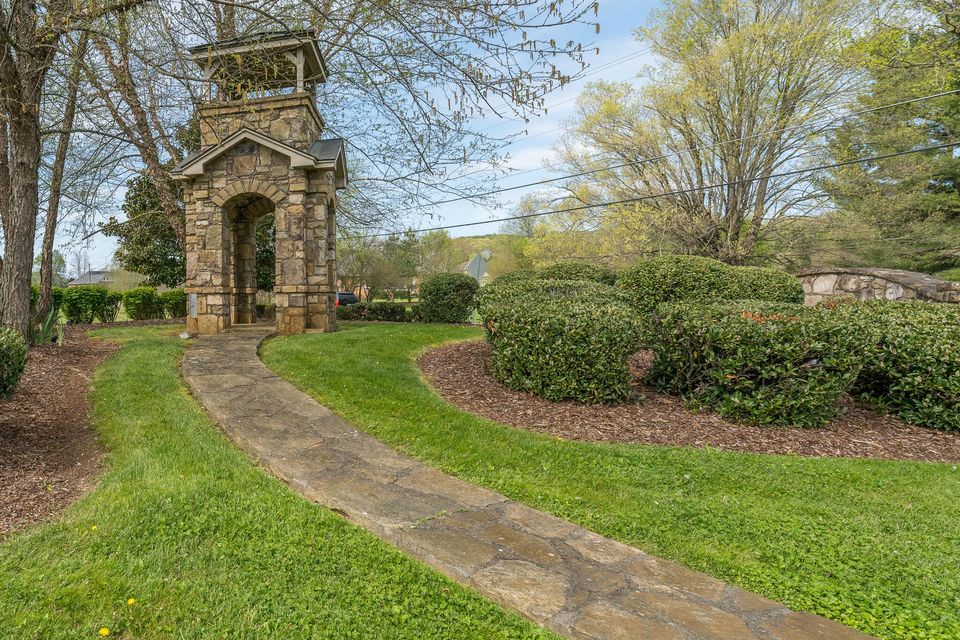 Photo #6: 15 Mccormick Court