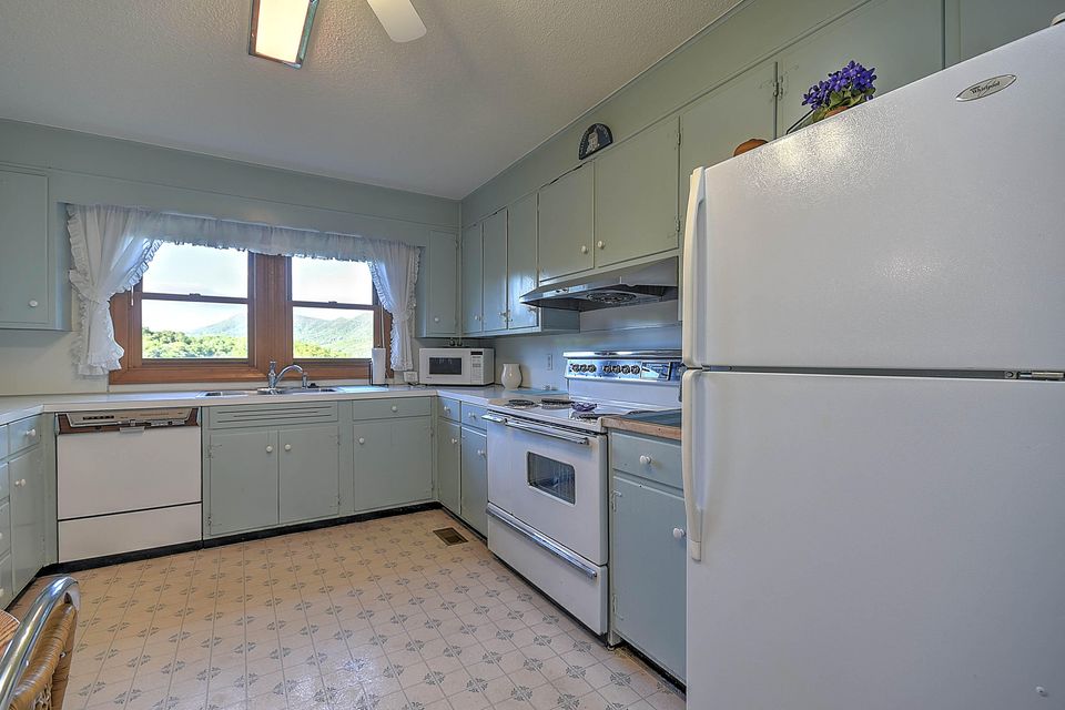 Photo #5: 211 Sargeant Street