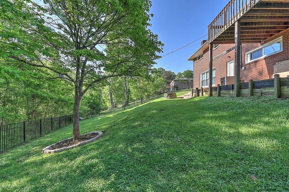 Photo #41: 2361 Woodridge Avenue
