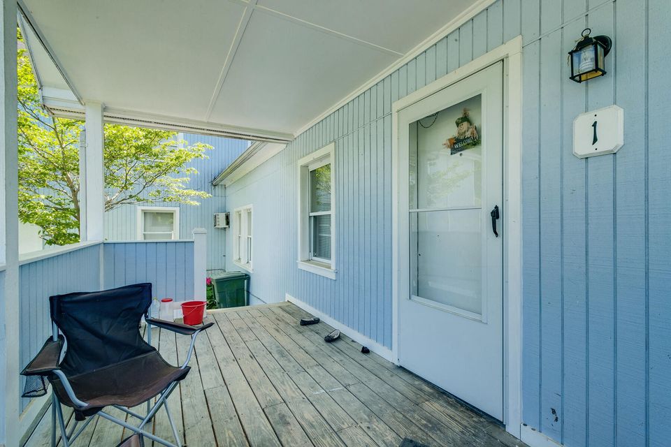 Photo #8: 3955-395 Kent Street