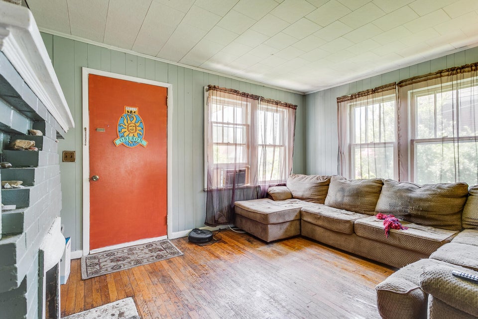 Photo #7: 615 Lynn Avenue