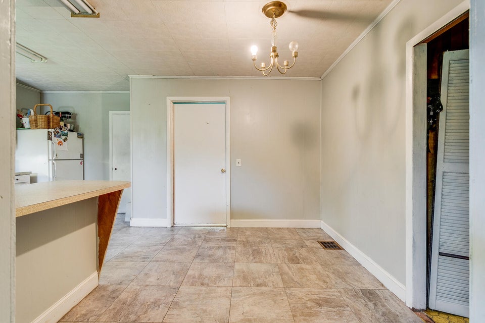Photo #12: 615 Lynn Avenue