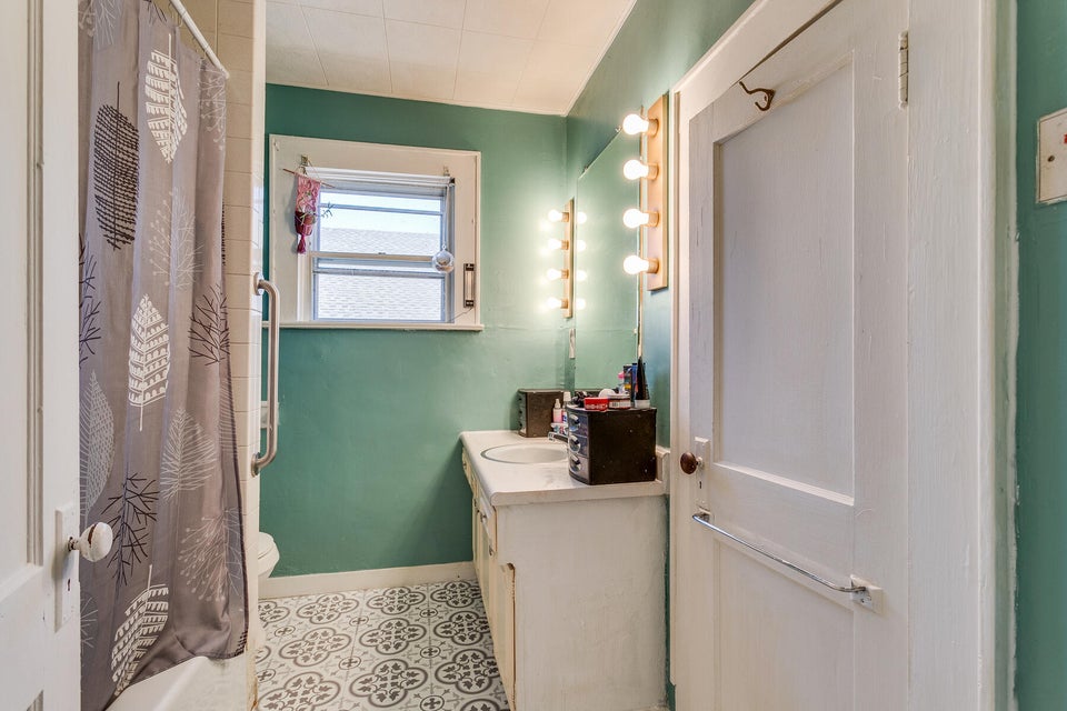 Photo #22: 615 Lynn Avenue