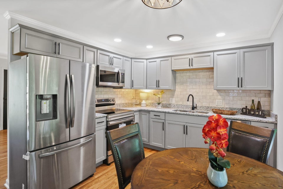Photo #8: 158 Bellehaven Drive