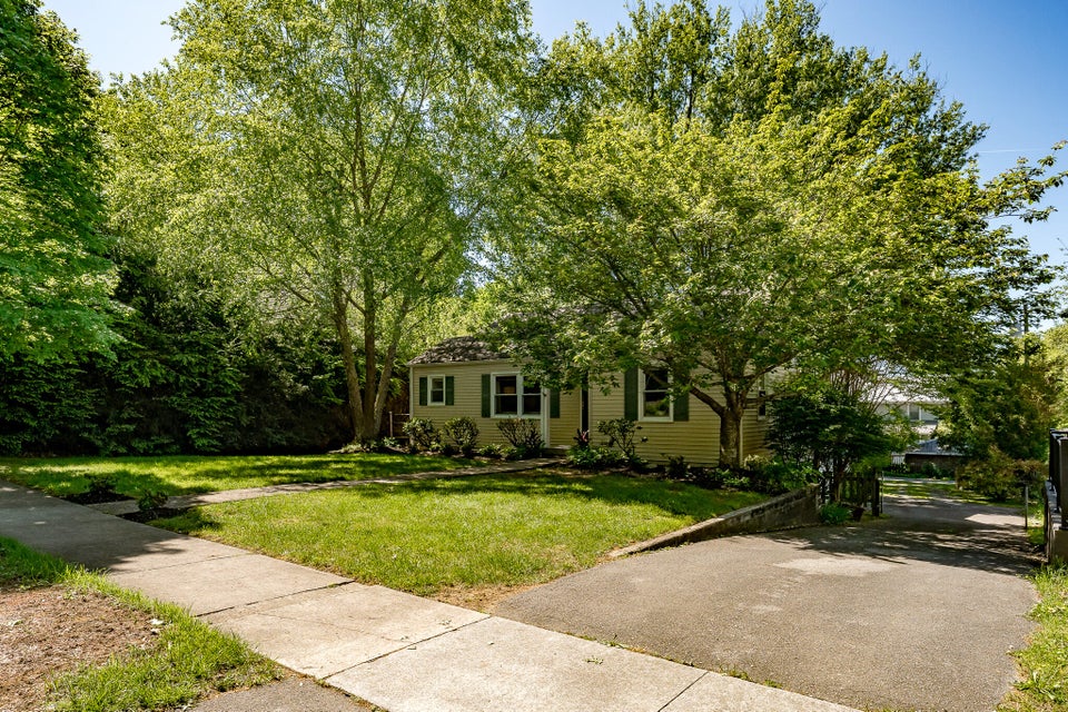 Photo #2: 830 Locust Street