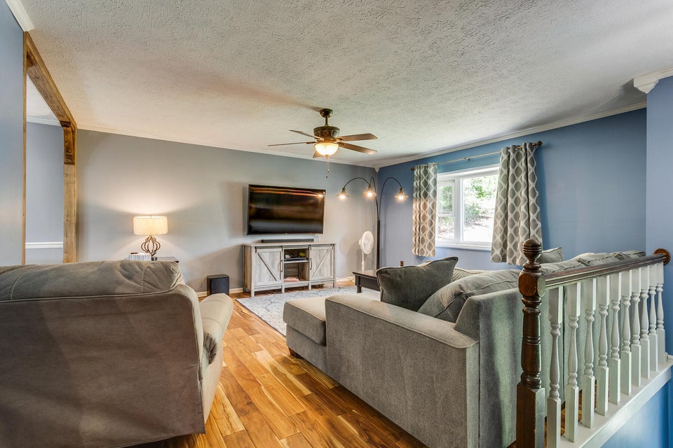 Photo #7: 705 Seven Oaks Drive