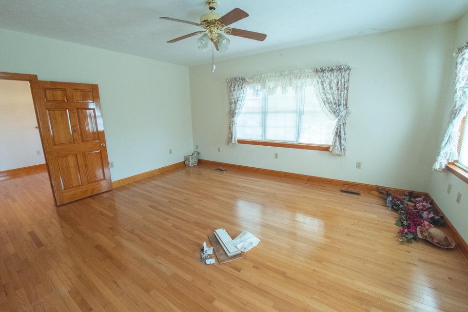 Photo #36: 191 Elizabeth Drive