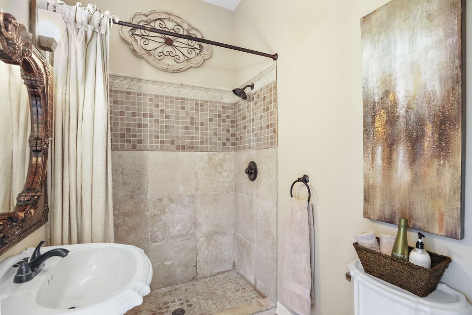 Photo #17: 143 Ivy Street