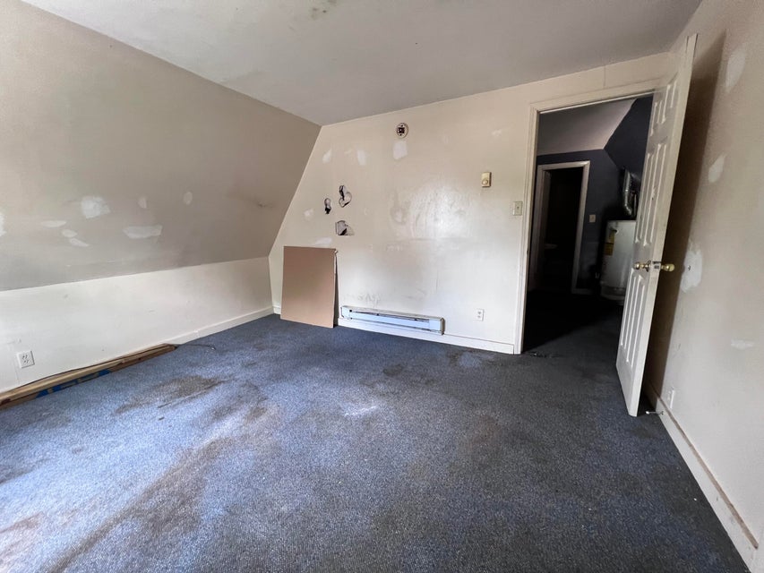 Photo #5: 213 Oakview Avenue