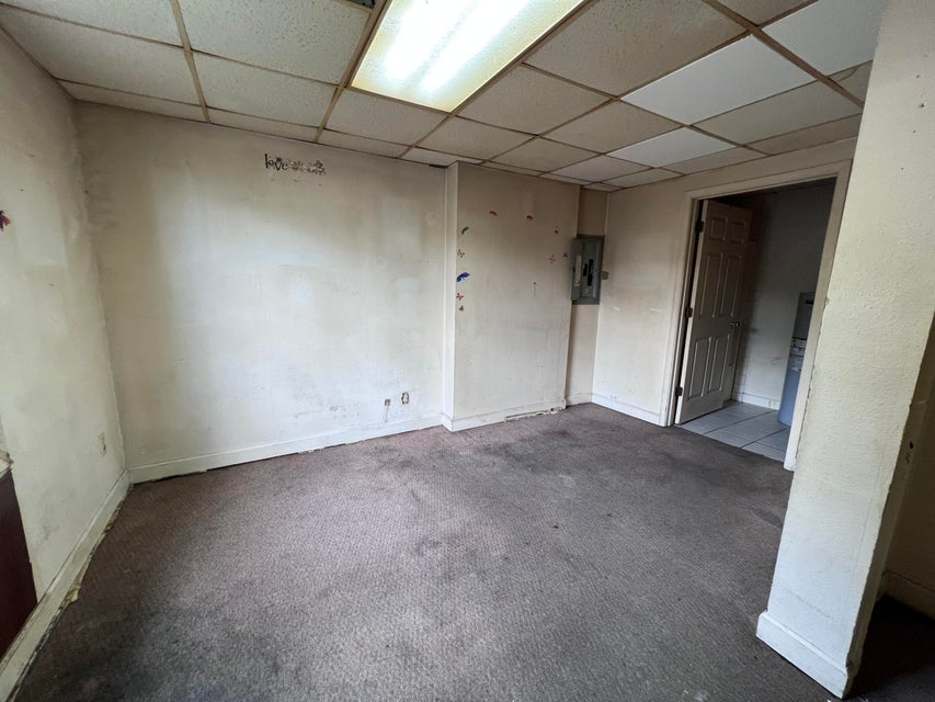 Photo #14: 213 Oakview Avenue