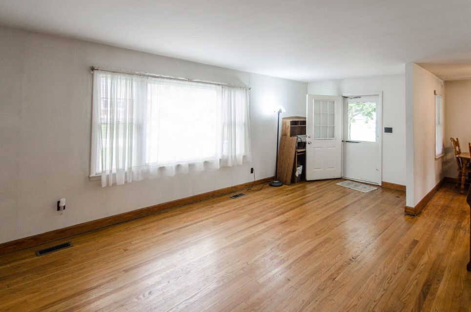 Photo #9: 216 Sunbury Court