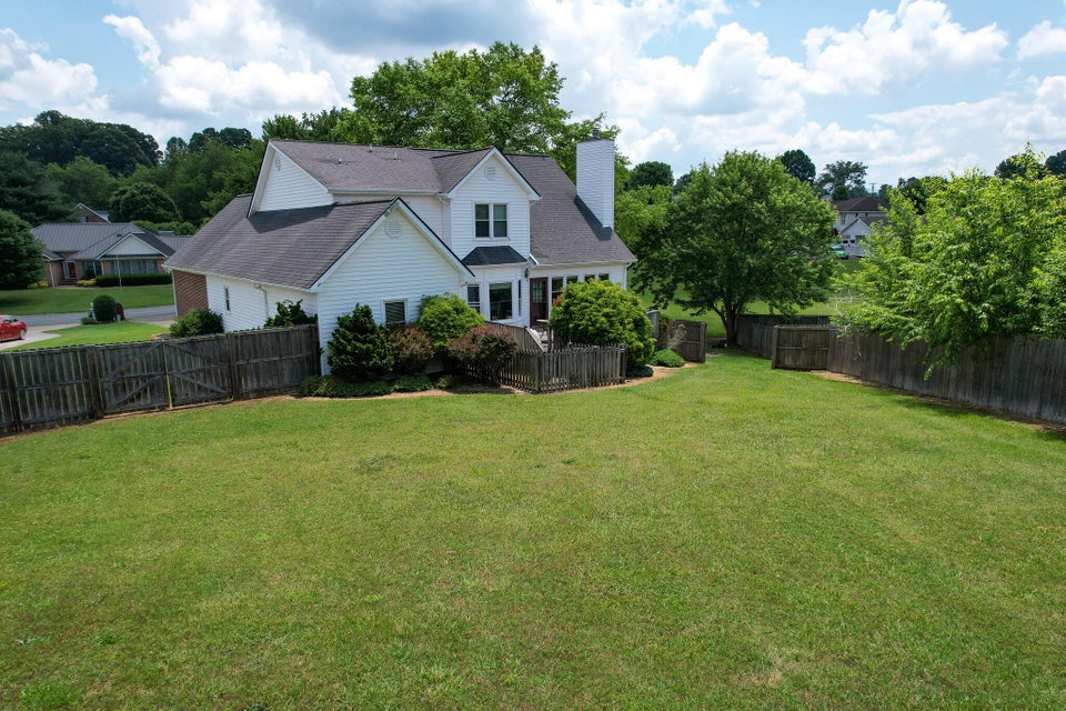 Photo #8: 114 Emerald Drive