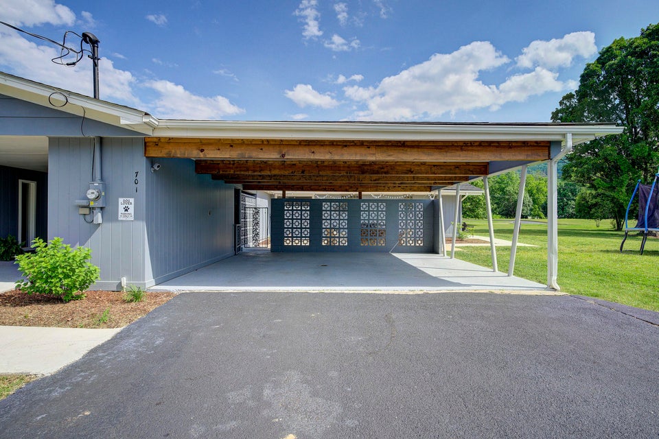 Photo #4: 701 Sinasta Drive