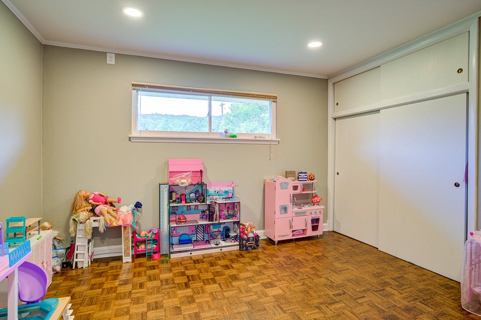 Photo #21: 701 Sinasta Drive