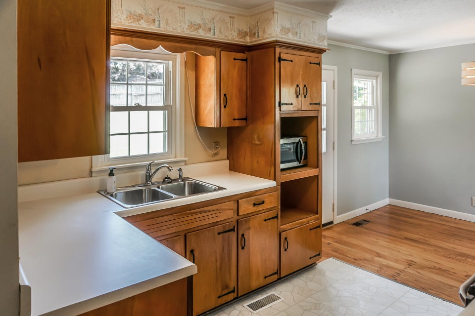 Photo #12: 1702 Moore Avenue