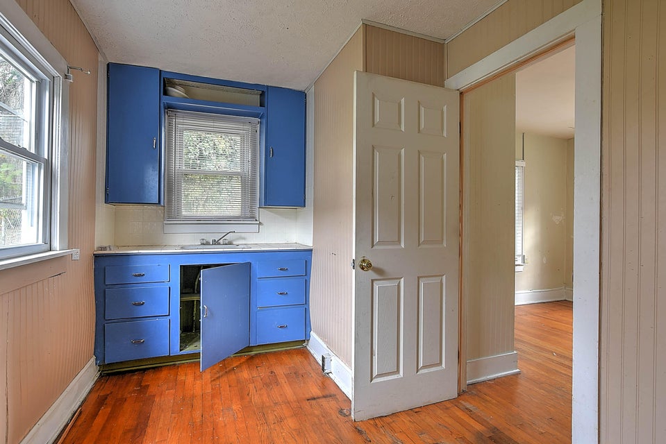 Photo #11: 921 Myrtle Street