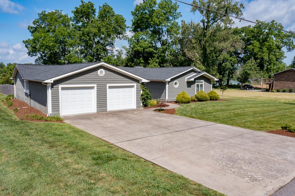 Photo #3: 2144 Longreen Road