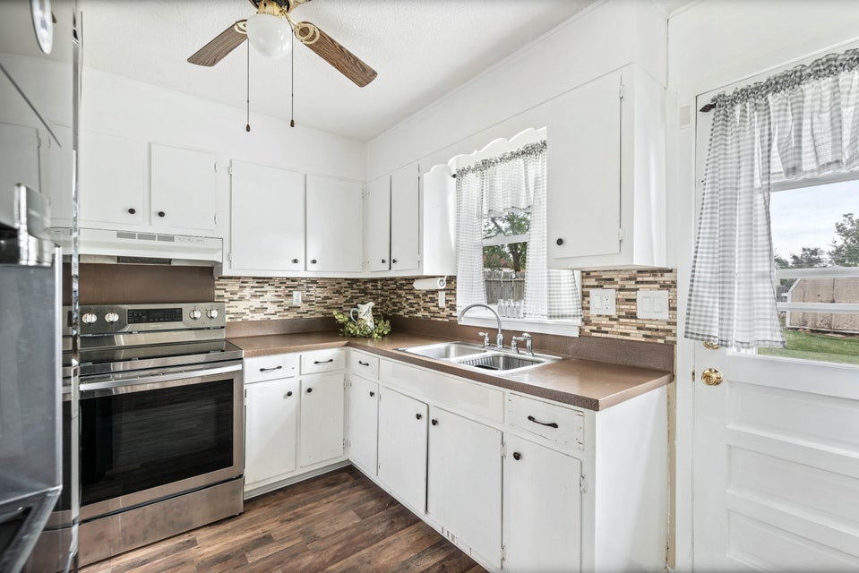 Photo #8: 238 Campbell Street