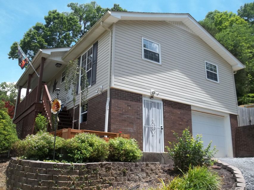 Photo #3: 124 Walnut Drive
