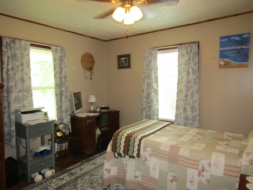 Photo #25: 221 Oak Street