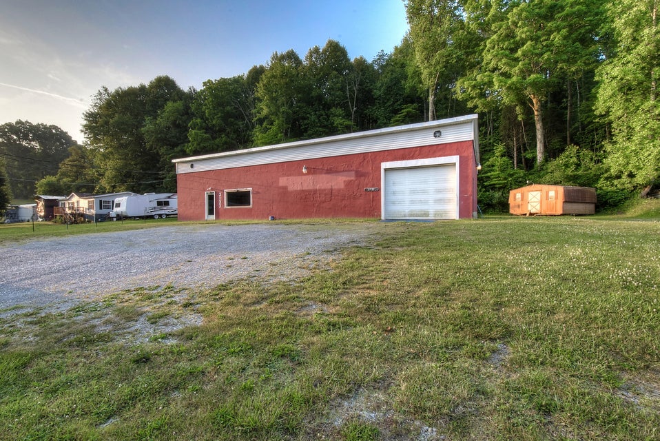 Photo #2: 3133 Weaver Pike