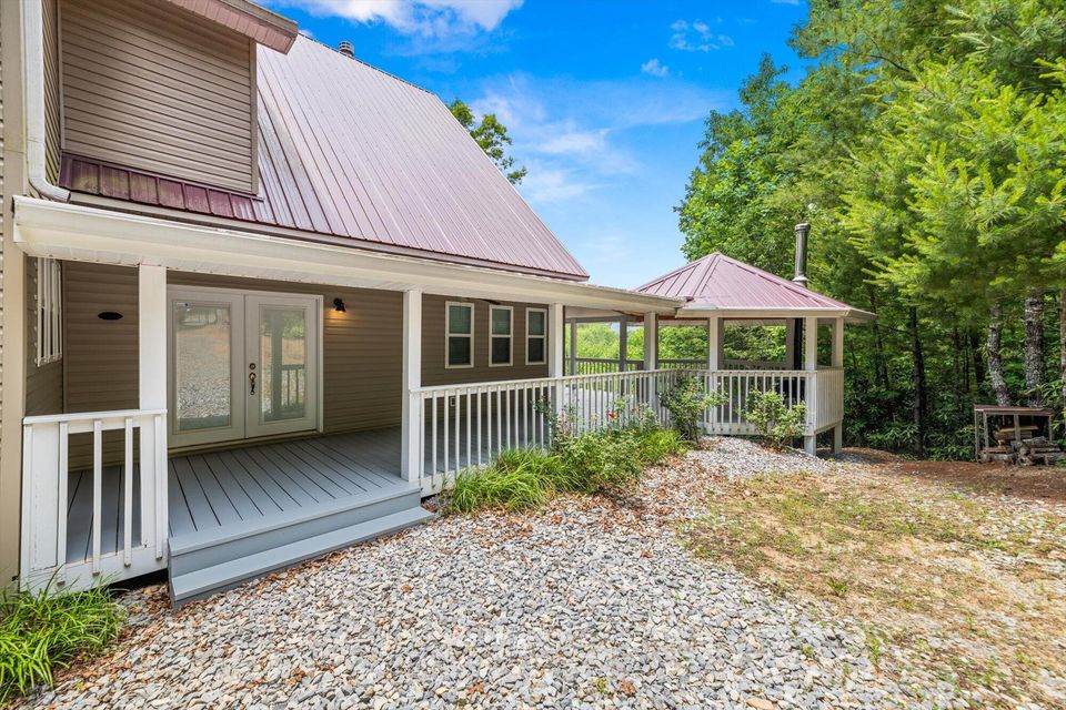 Photo #2: 917 Hickory Hollow Way